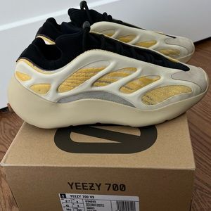 Yeezy 700 Safflower